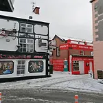 Mountain And Sea Views 아파트 칼링포드