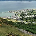 아파트 Mountain And Sea Views *