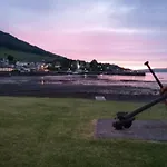 Mountain And Sea Views 아파트 *